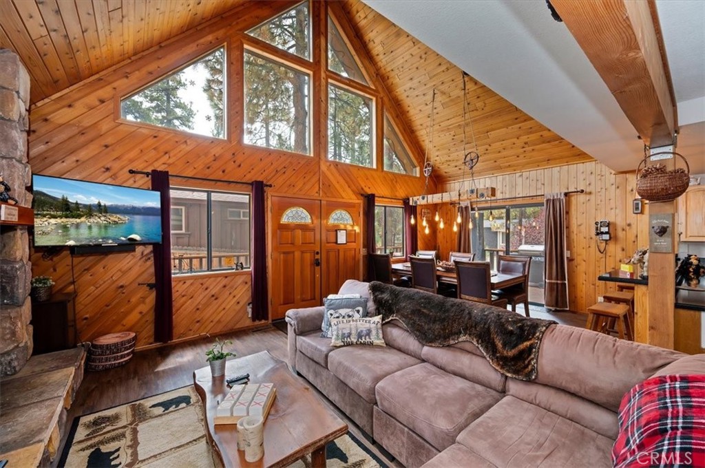 376 Crystal Lake Property Photo 9