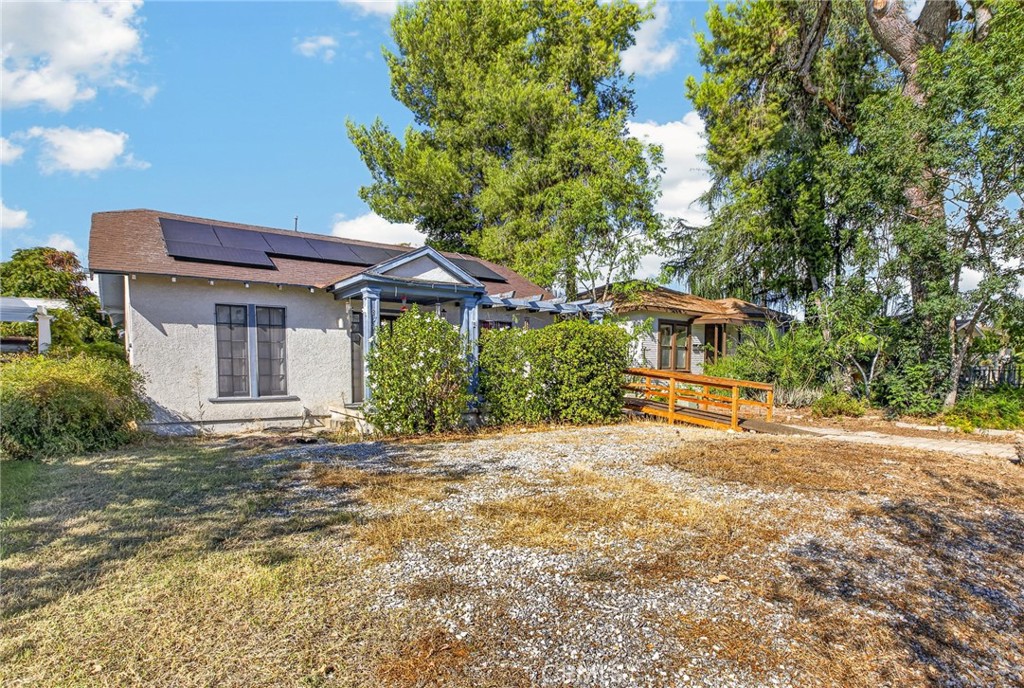 819 College Avenue Property Photo 2