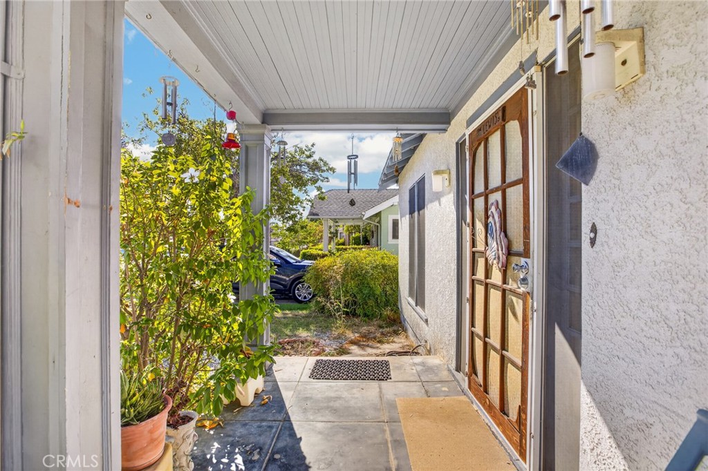 819 College Avenue Property Photo 3