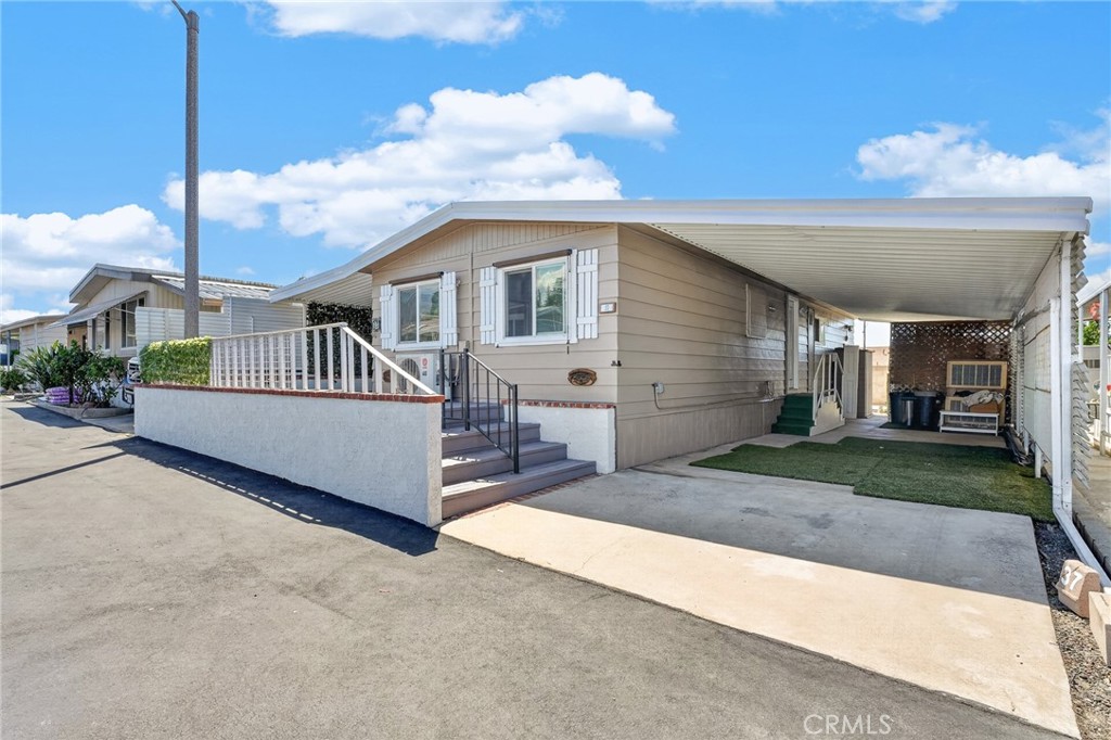 12618 3rd 37 Property Photo 2