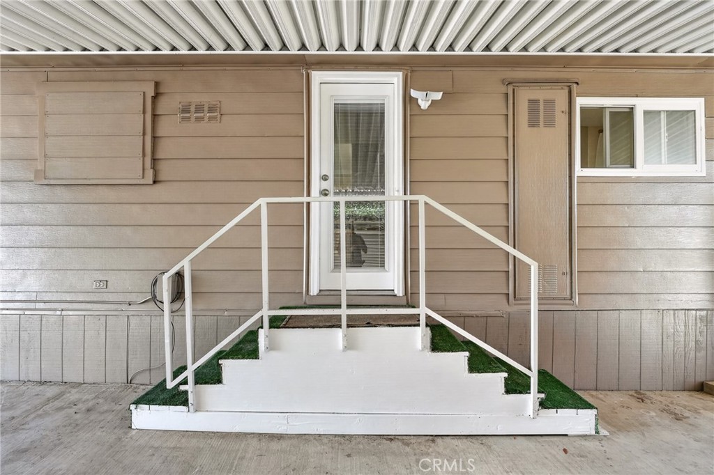 12618 3rd 37 Property Photo 5