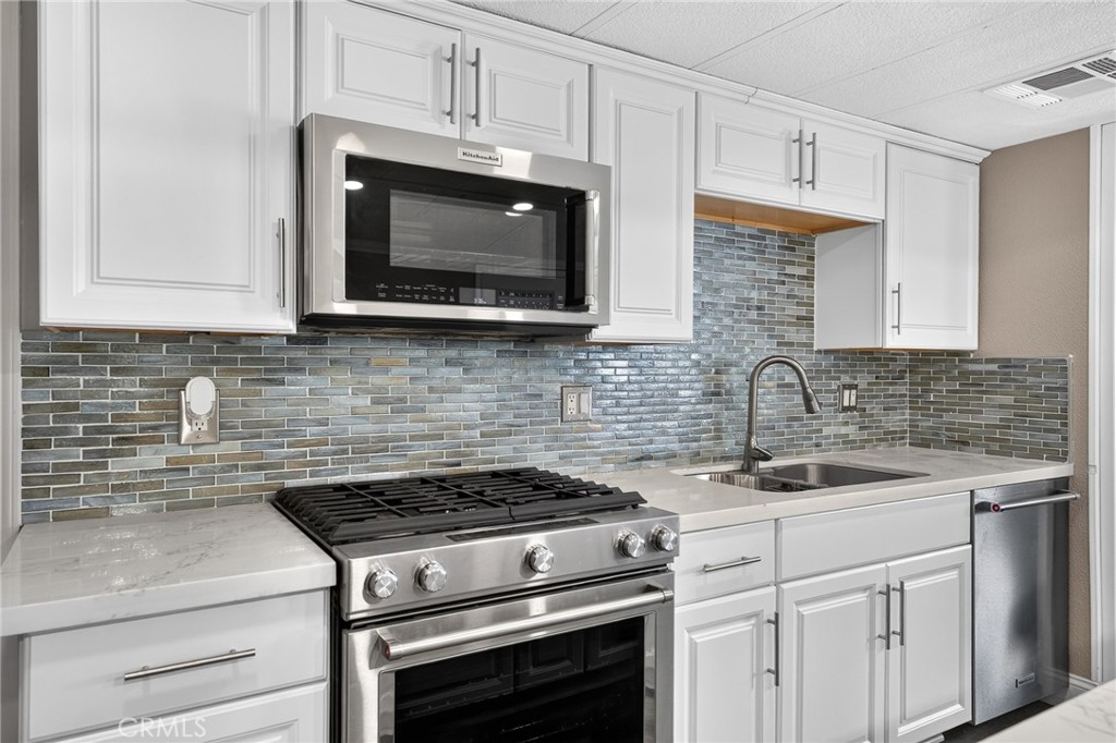 12618 3rd 37 Property Photo 8