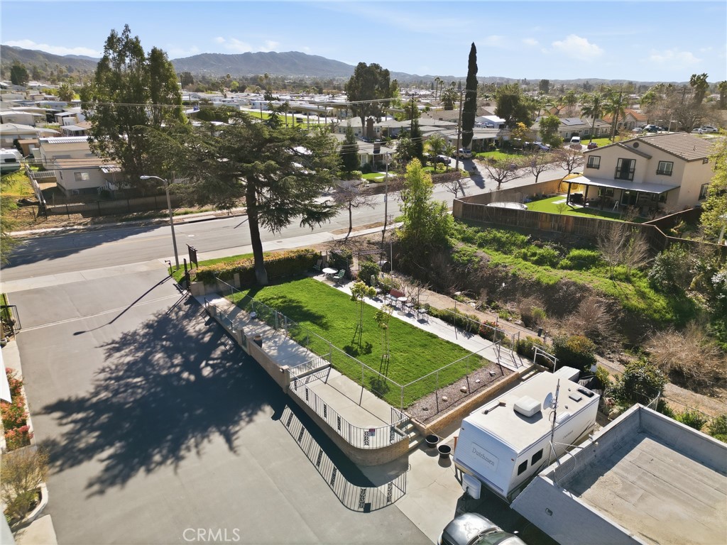12618 3rd 37 Property Photo 32