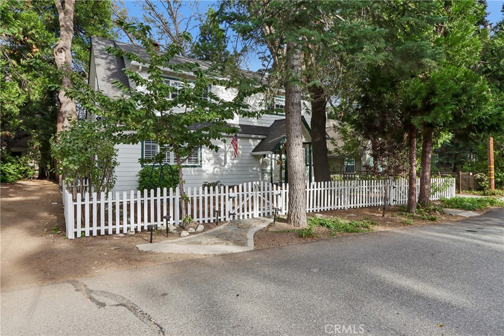 229 Hemlock Drive Property Photo 2