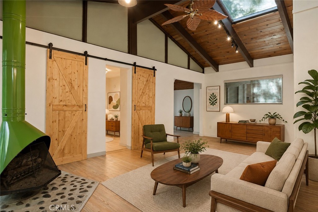 1048 Mercury Property Photo 4