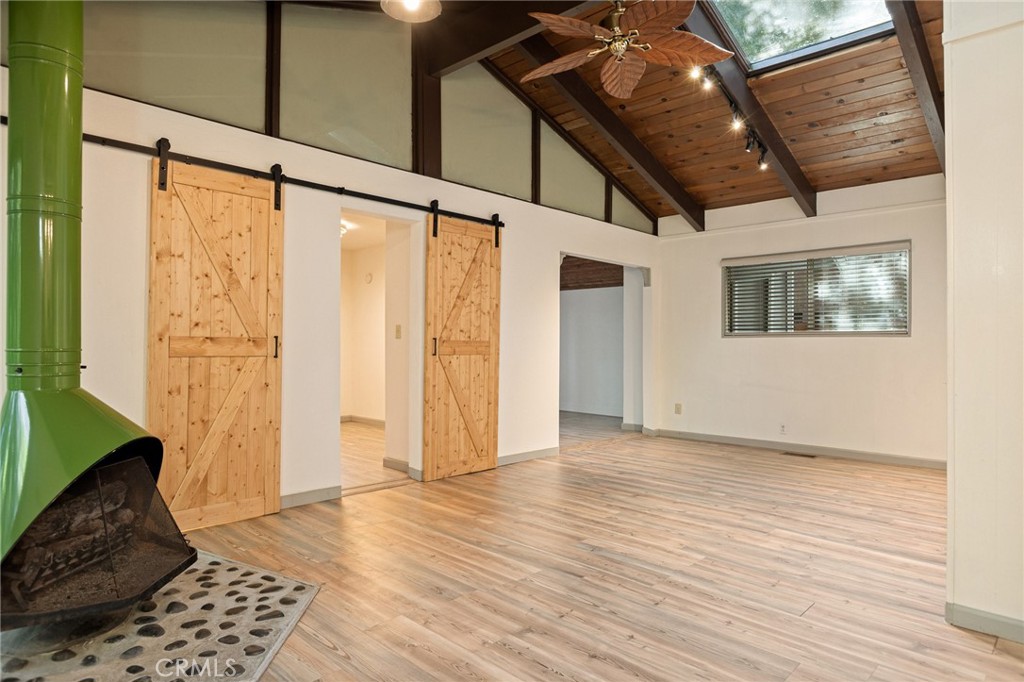 1048 Mercury Property Photo 5