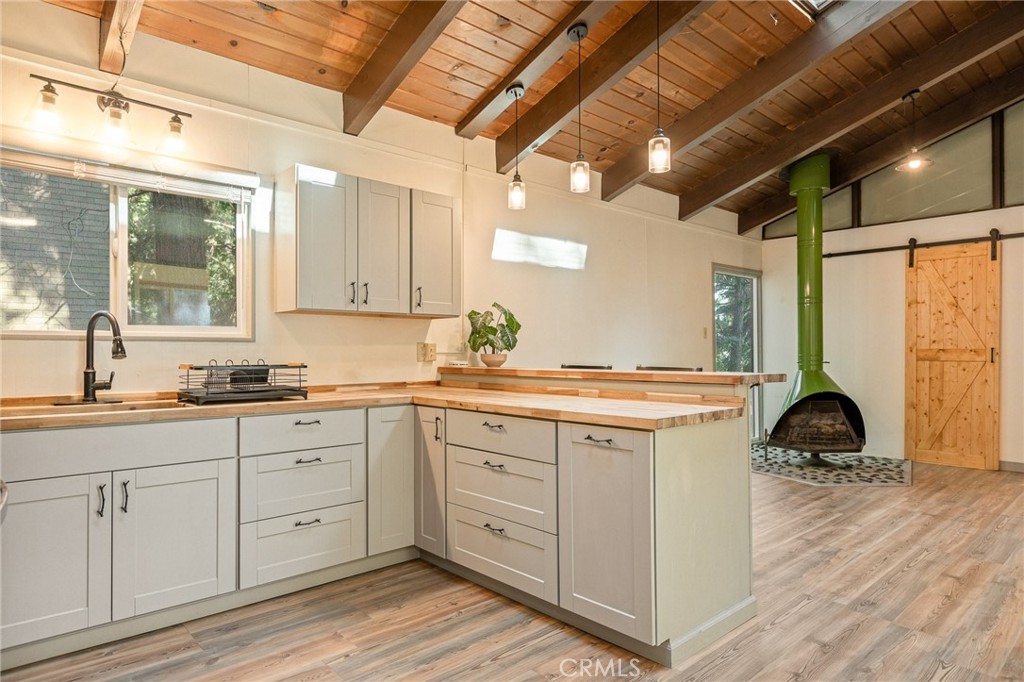 1048 Mercury Property Photo 9