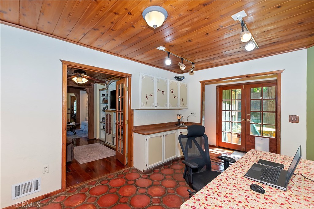 23280 Brookside Road Property Photo 11