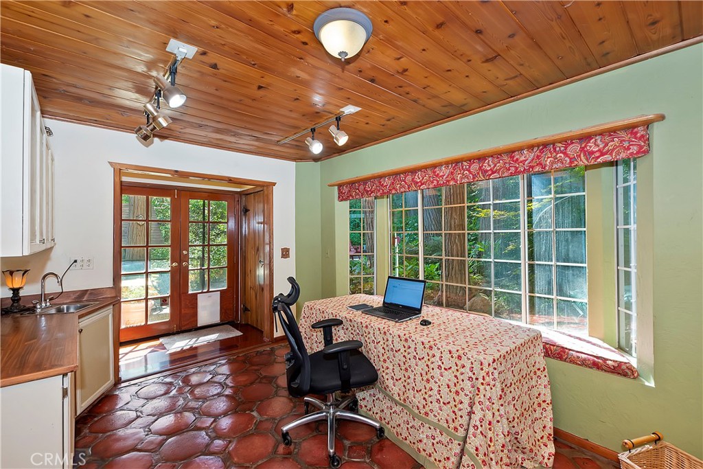 23280 Brookside Road Property Photo 12