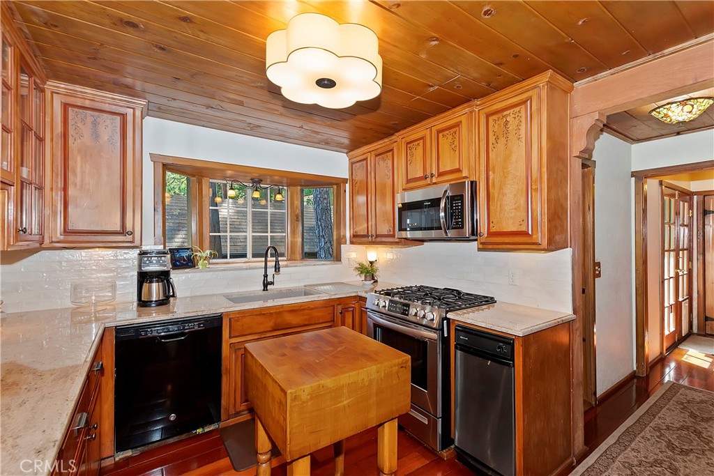 23280 Brookside Road Property Photo 14