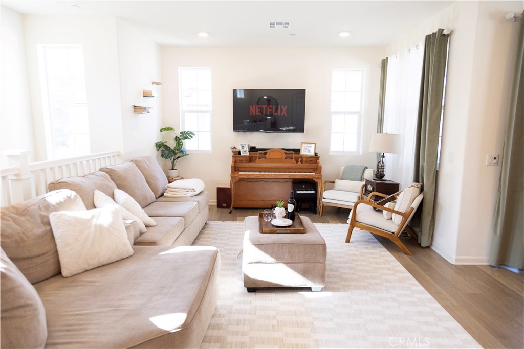 4078 Summer Way Property Photo 6