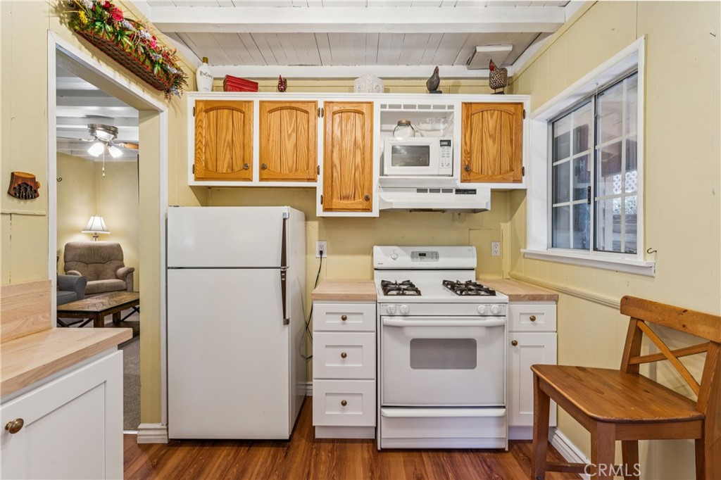 31655 Valley View Property Photo 7