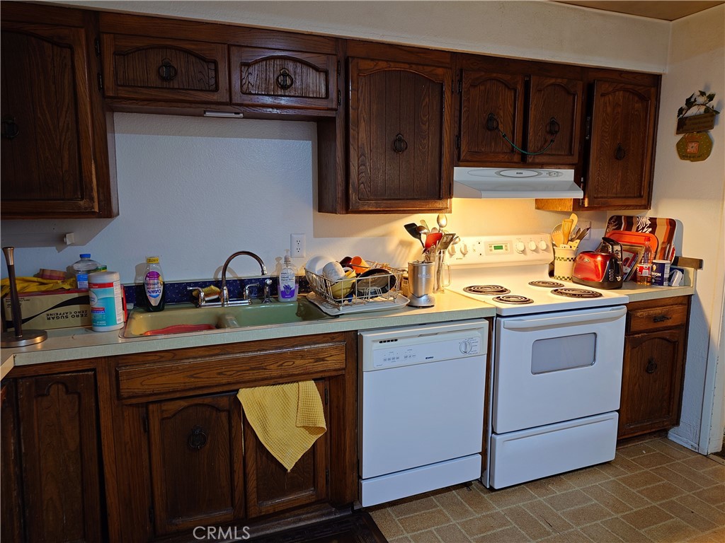9340 Adlai Road Property Photo 1