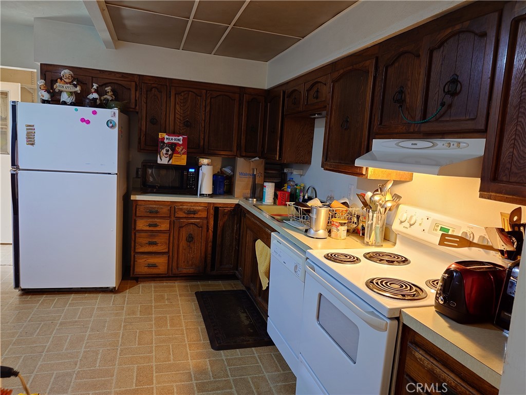 9340 Adlai Road Property Photo 3