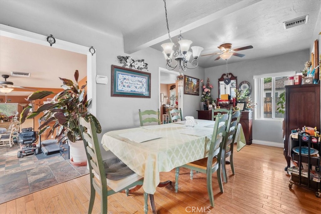 2664 Lawrence Avenue Property Photo 8