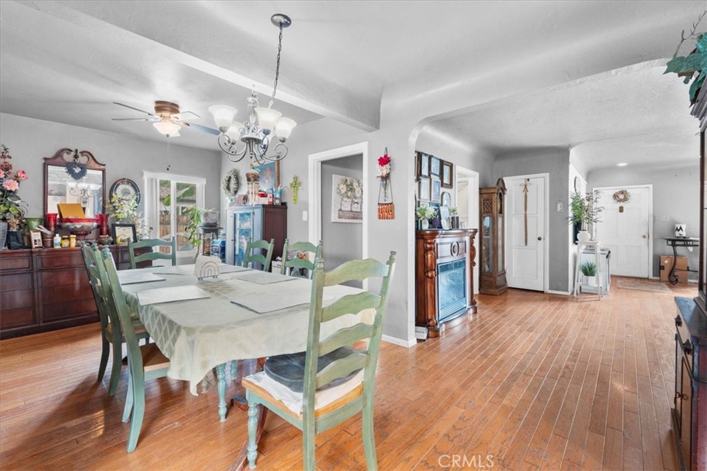 2664 Lawrence Avenue Property Photo 9