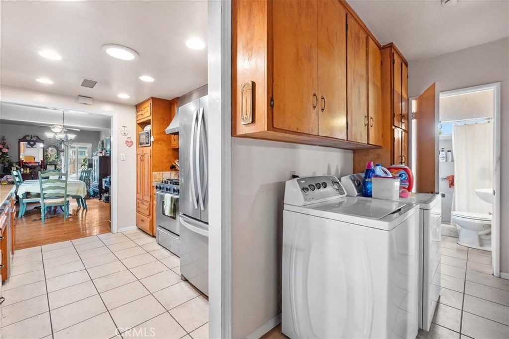 2664 Lawrence Avenue Property Photo 14