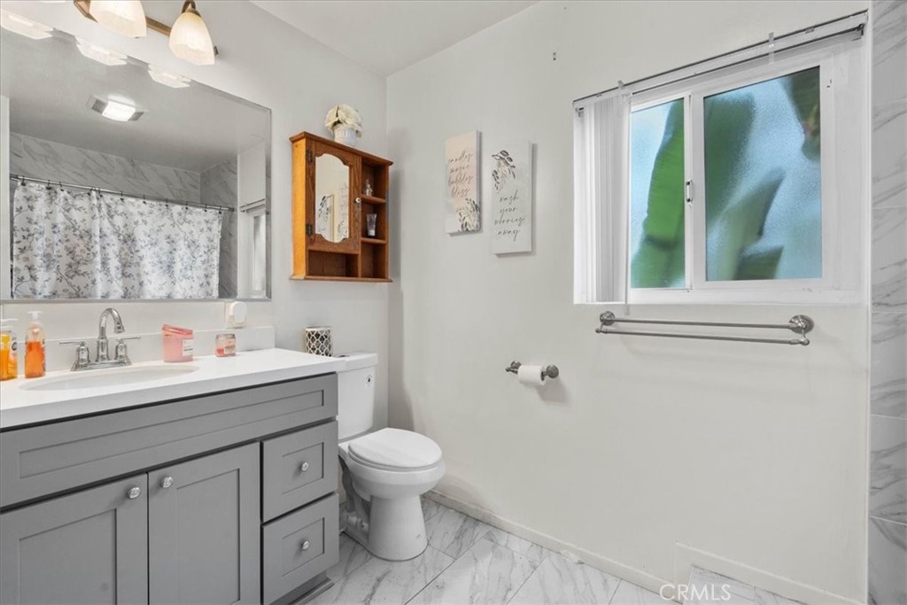 2664 Lawrence Avenue Property Photo 18