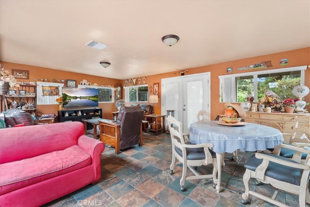 2664 Lawrence Avenue Property Photo 25