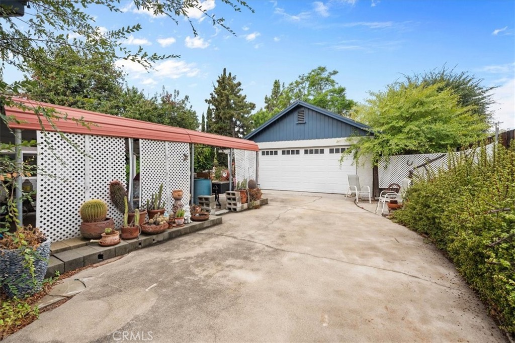 2664 Lawrence Avenue Property Photo 29