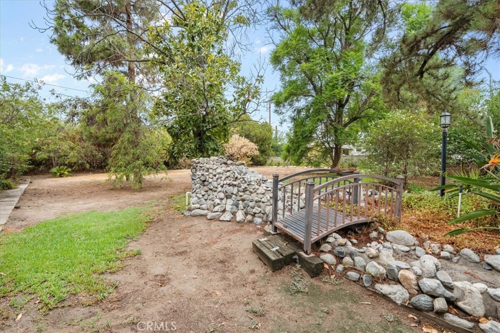 2664 Lawrence Avenue Property Photo 31