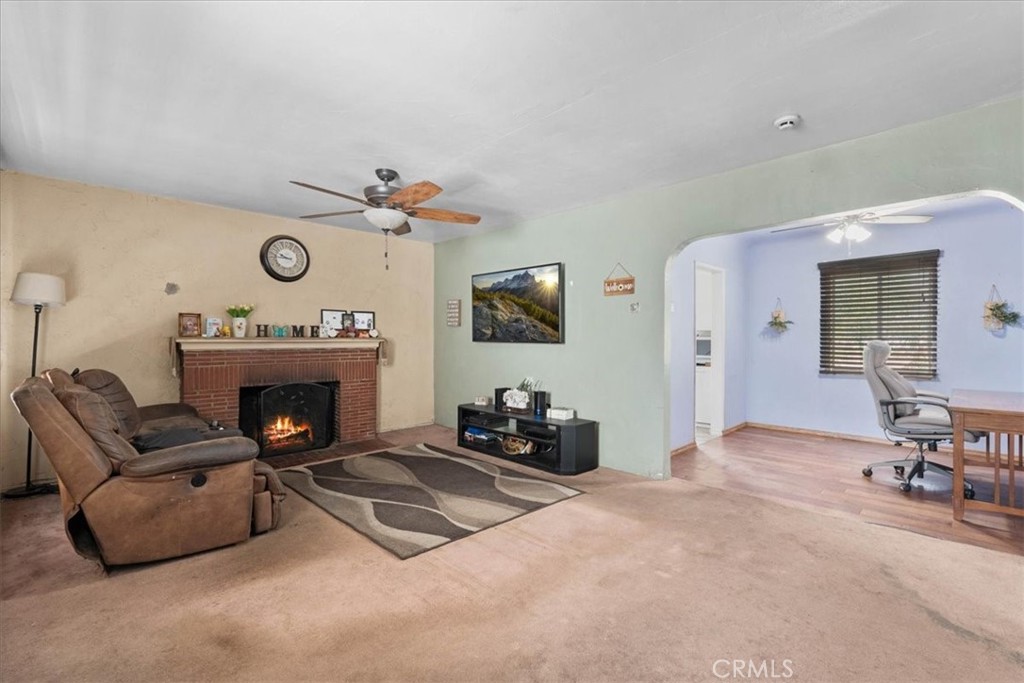 2628 Lawrence Ave Property Photo 5