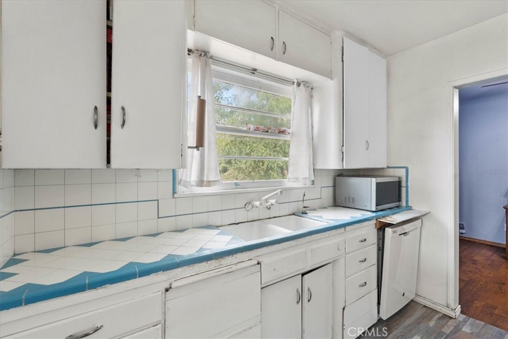 2628 Lawrence Ave Property Photo 14