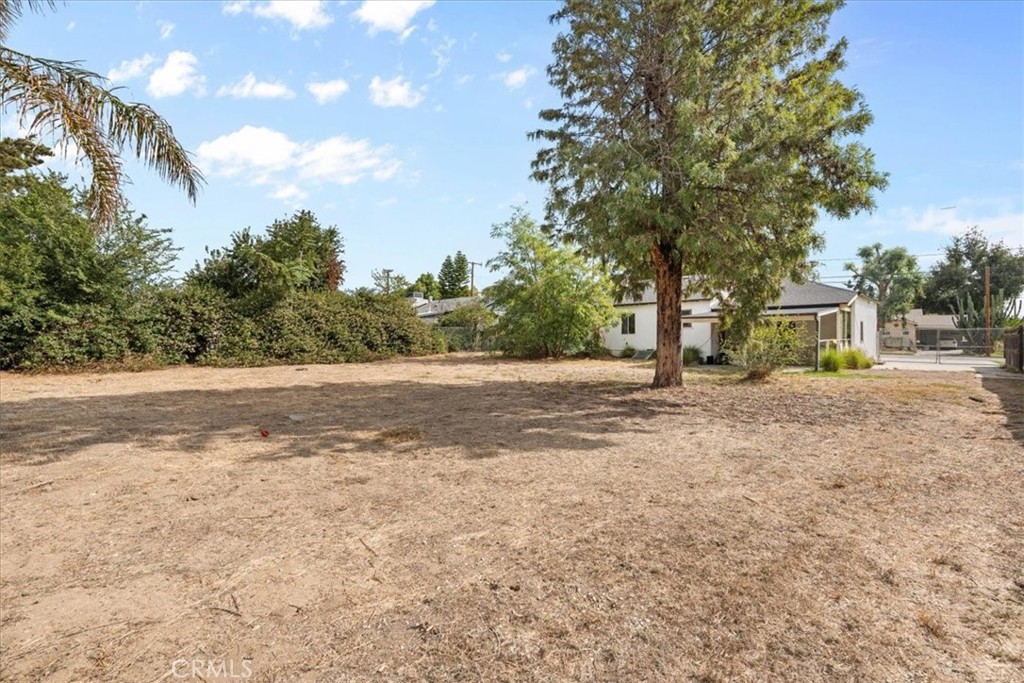 2628 Lawrence Ave Property Photo 24
