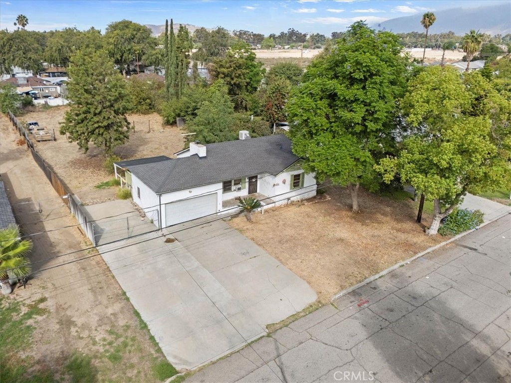 2628 Lawrence Ave Property Photo 27