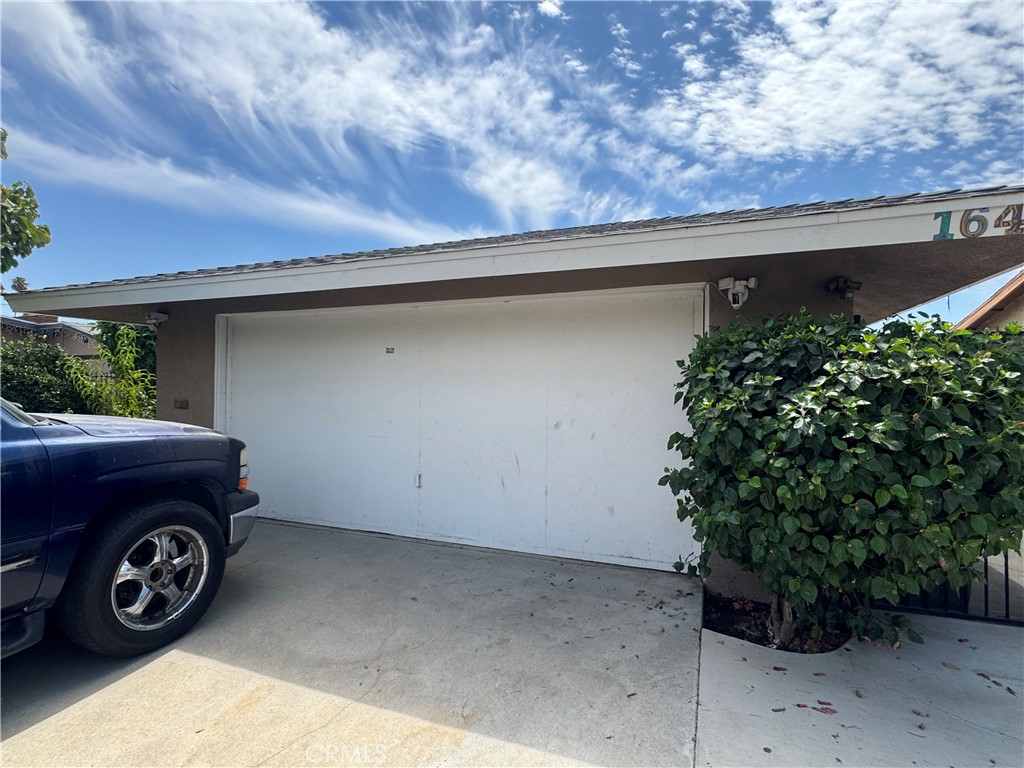 16435 Upland Avenue Property Photo 1