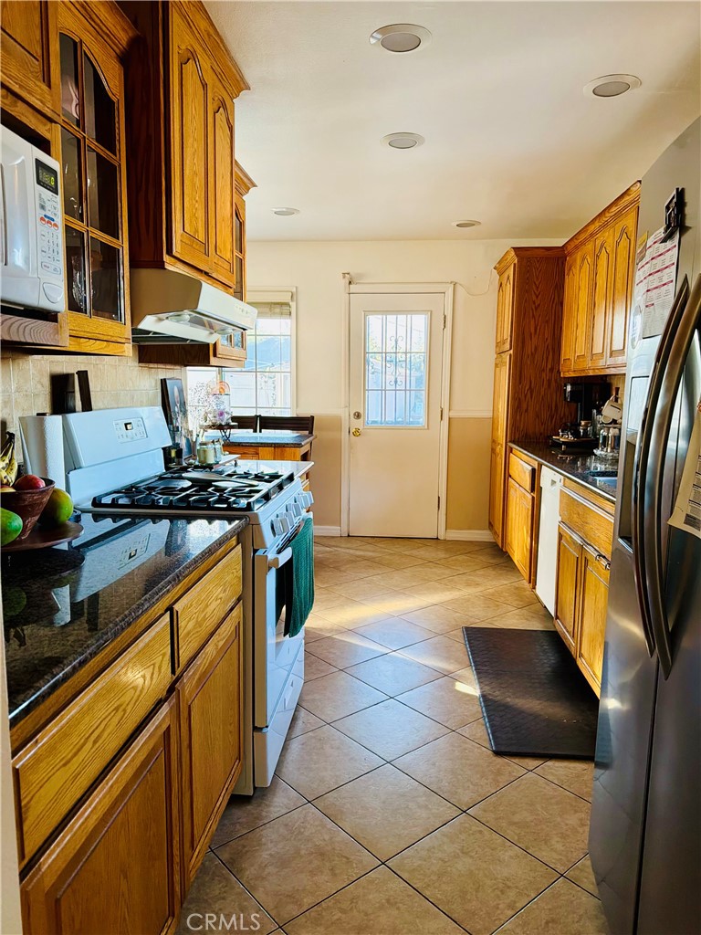 6093 Merito Property Photo 8