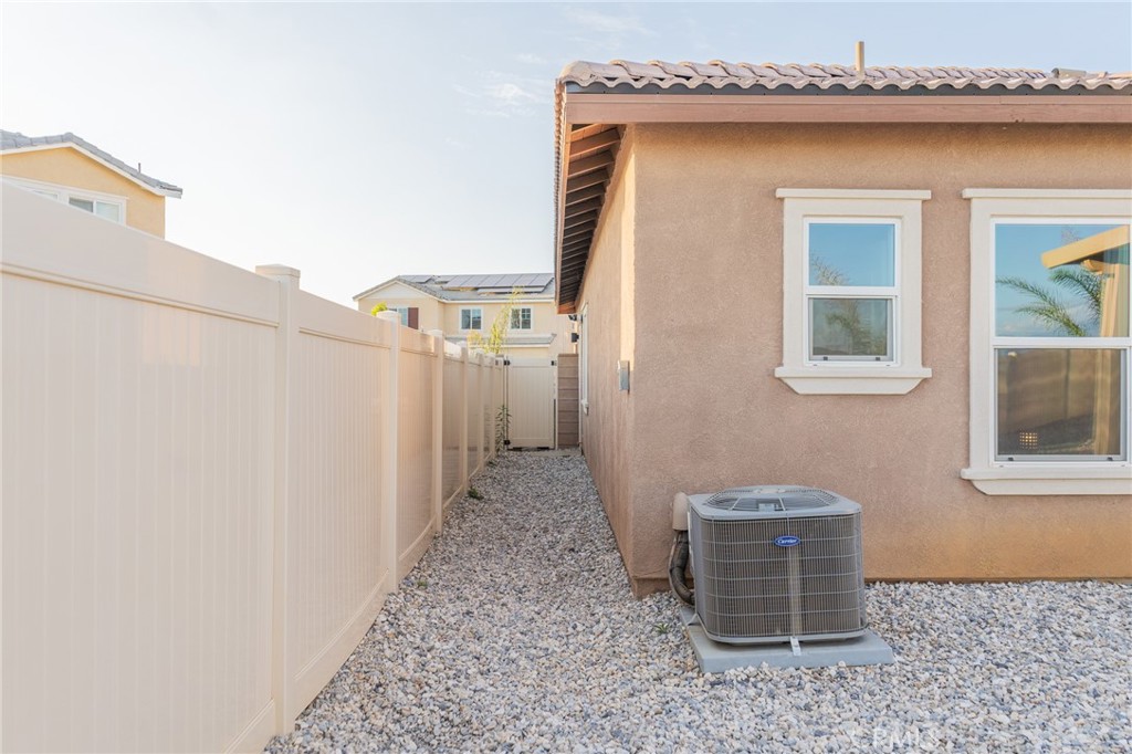 35373 Price Property Photo 40