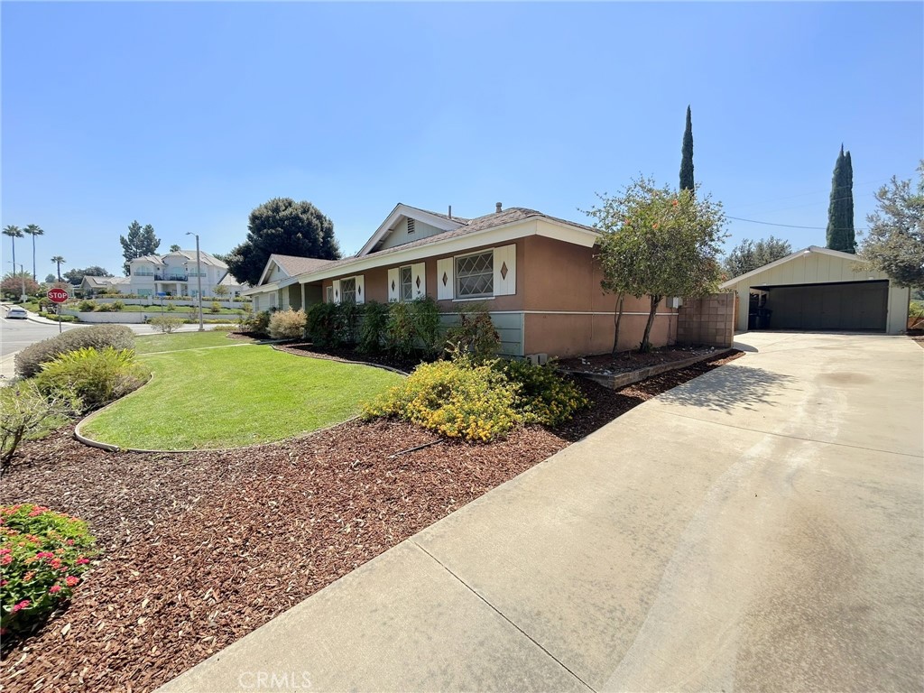 238 E Sunset Avenue N Property Photo 3
