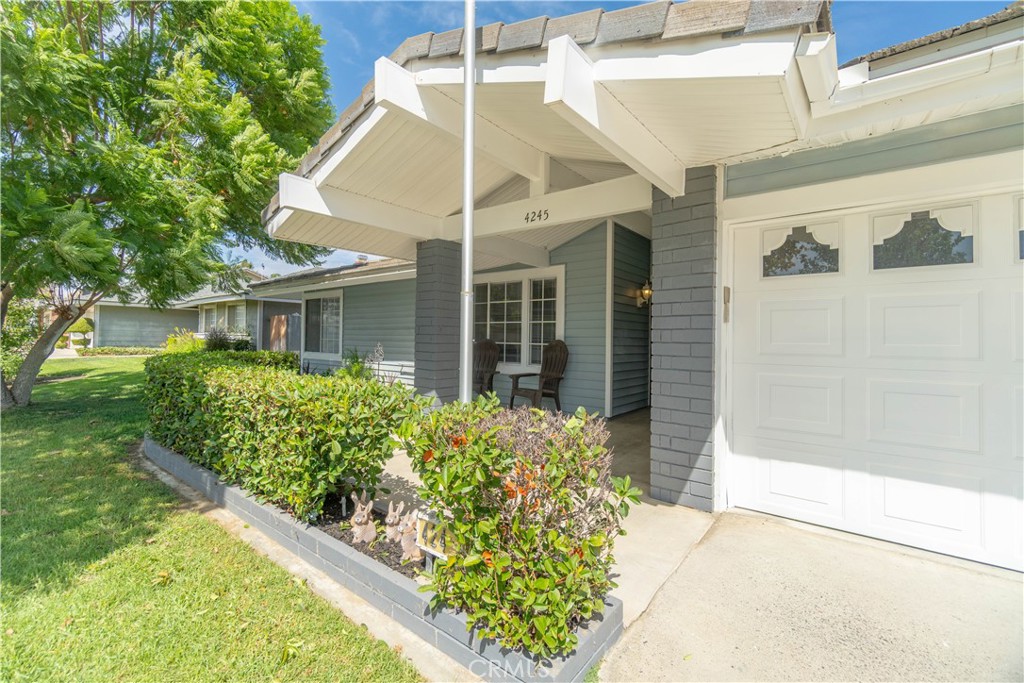 4245 River Ridge Property Photo 3