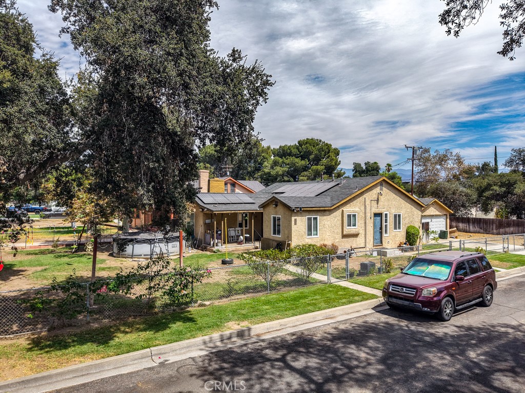 2429 Serrano Road Property Photo 2