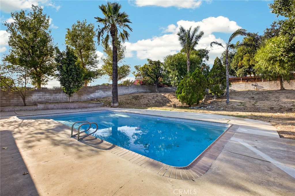1742 E Foothill Dr. Property Photo