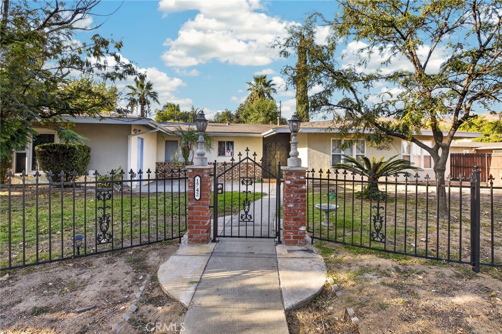 1742 E Foothill Dr. Property Photo 3