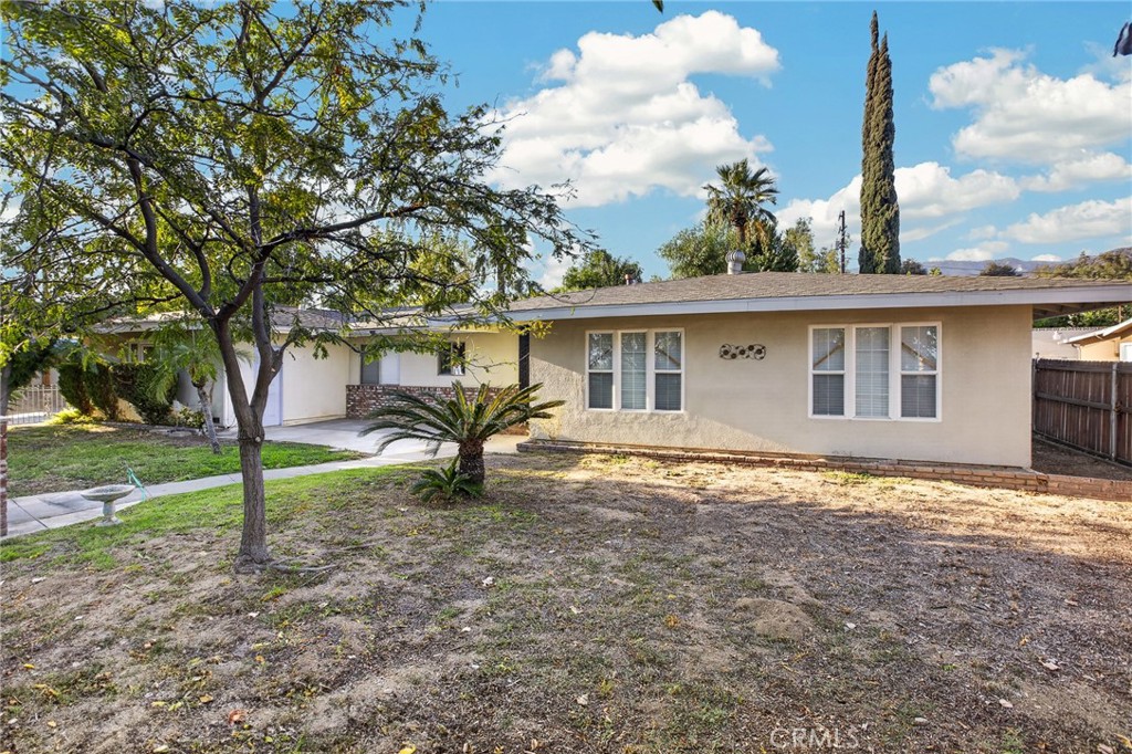1742 E Foothill Dr. Property Photo 4