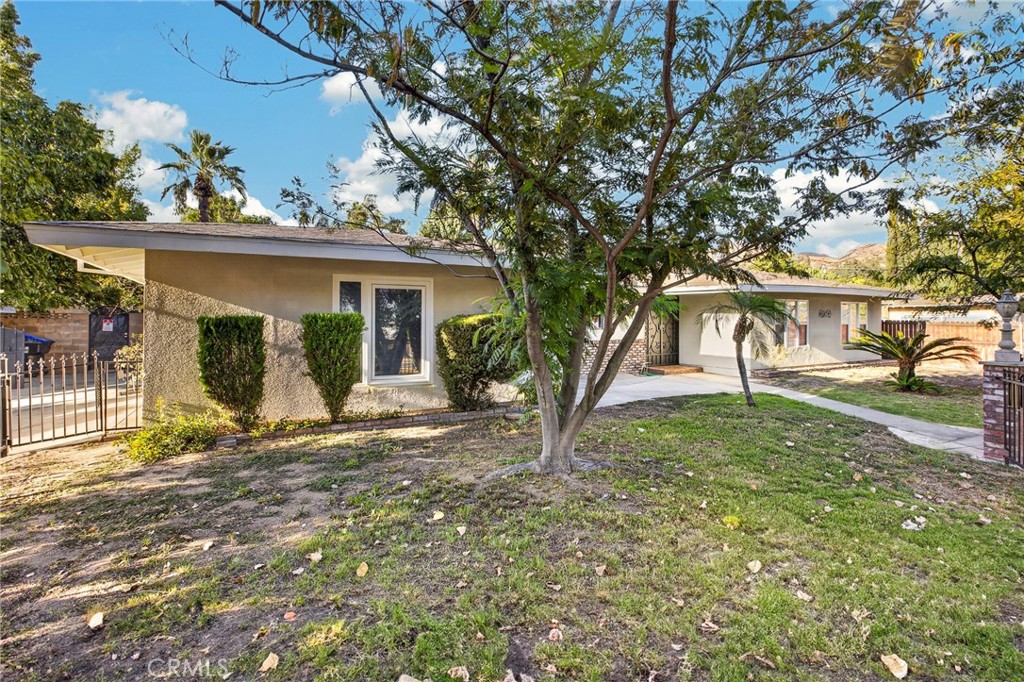 1742 E Foothill Dr. Property Photo 5
