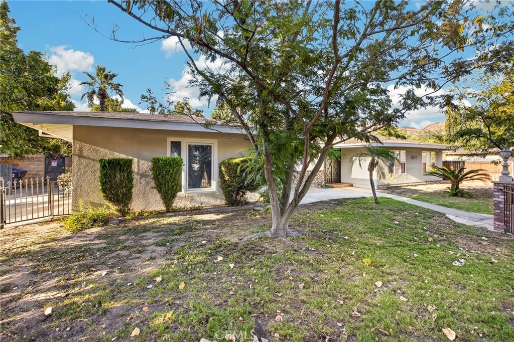 1742 E Foothill Dr. Property Photo 5