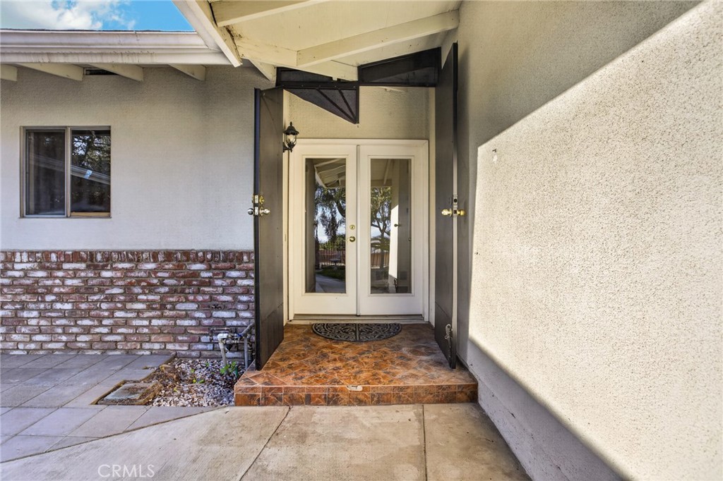 1742 E Foothill Dr. Property Photo 6