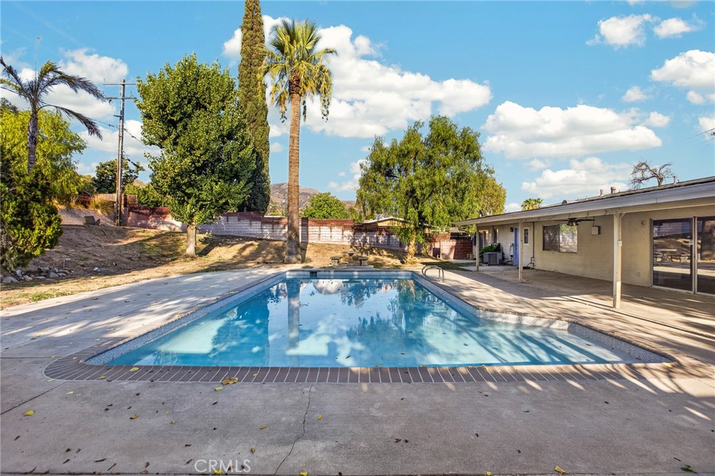 1742 E Foothill Dr. Property Photo 21