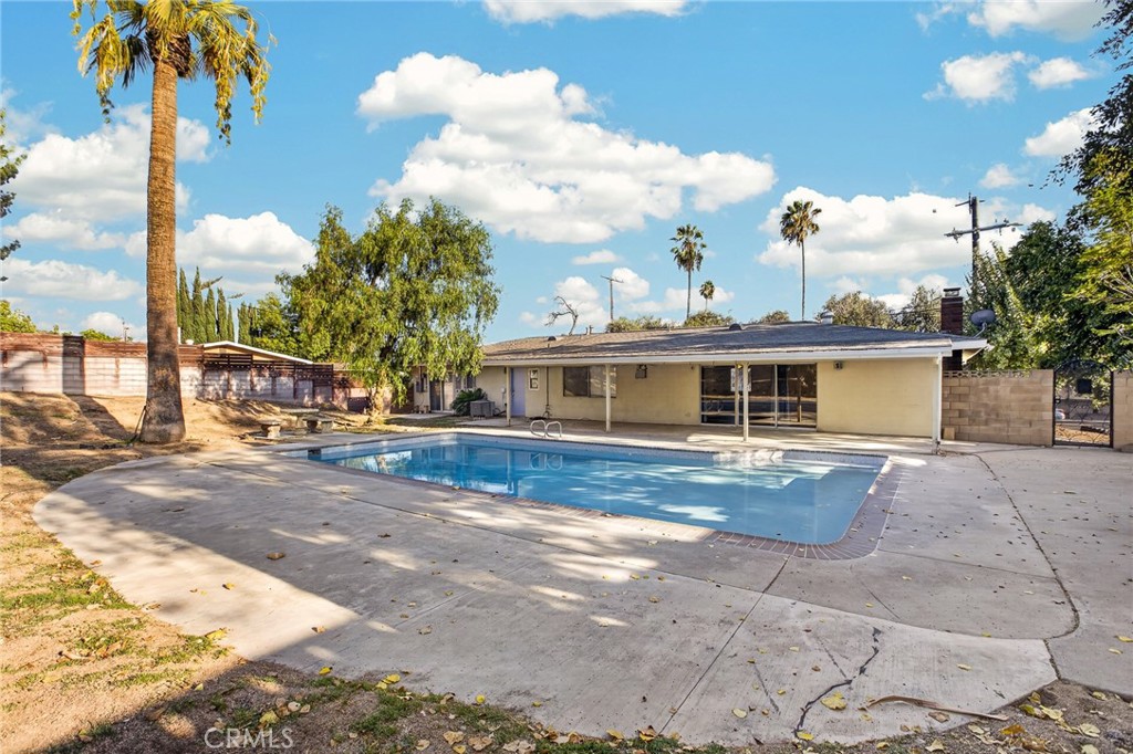 1742 E Foothill Dr. Property Photo 22