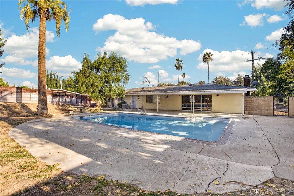 1742 E Foothill Dr. Property Photo 22