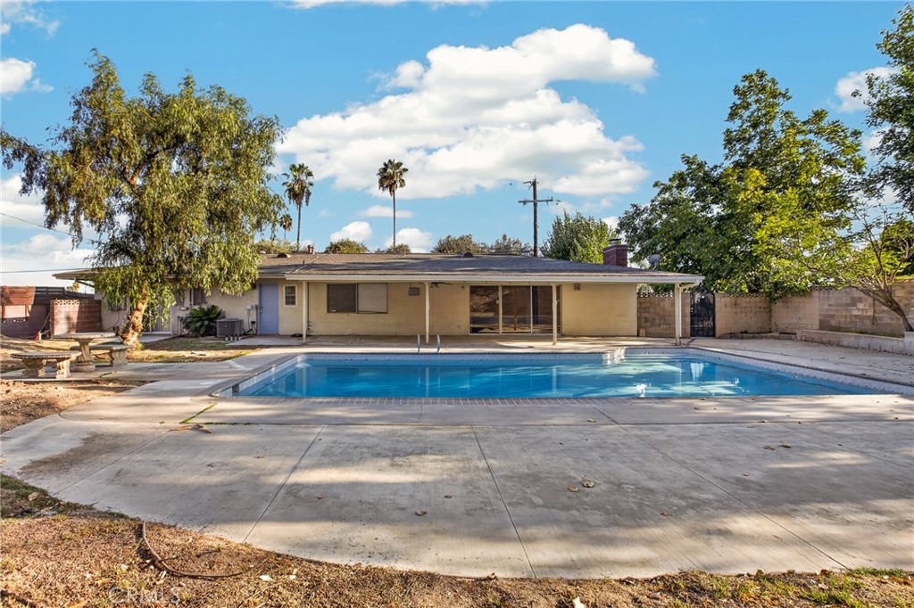 1742 E Foothill Dr. Property Photo 23