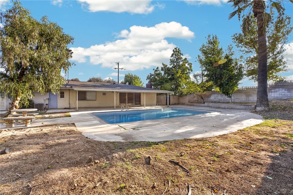 1742 E Foothill Dr. Property Photo 24