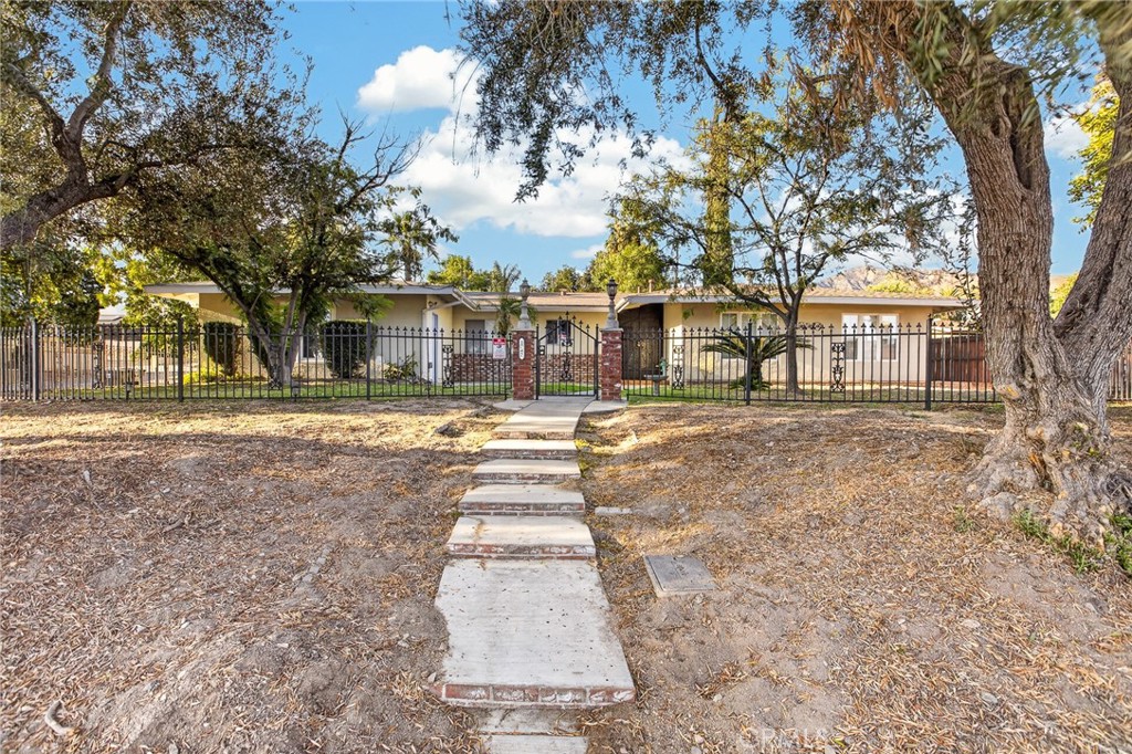 1742 E Foothill Dr. Property Photo 25