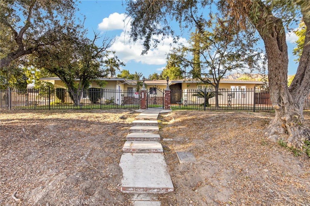 1742 E Foothill Dr. Property Photo 25