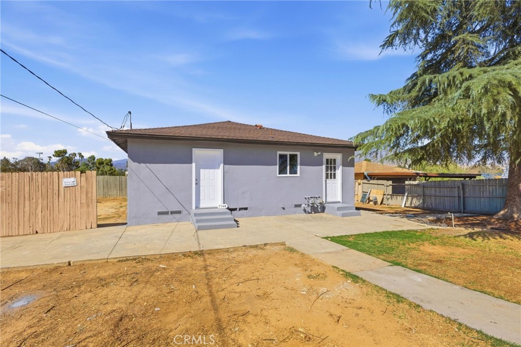 754 E 3rd Street Property Photo 3