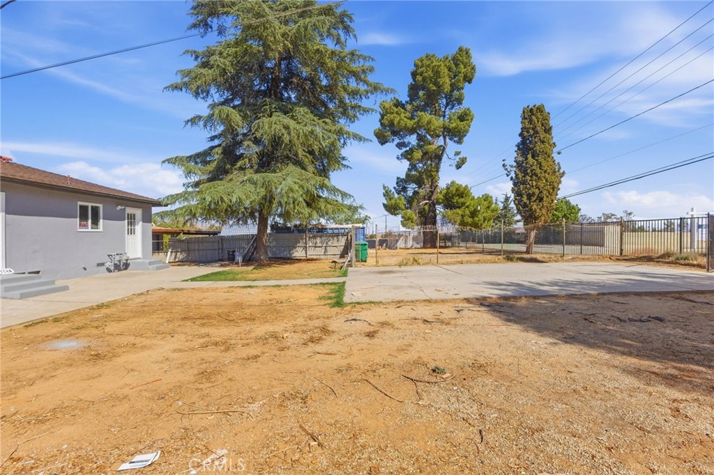 754 E 3rd Street Property Photo 4